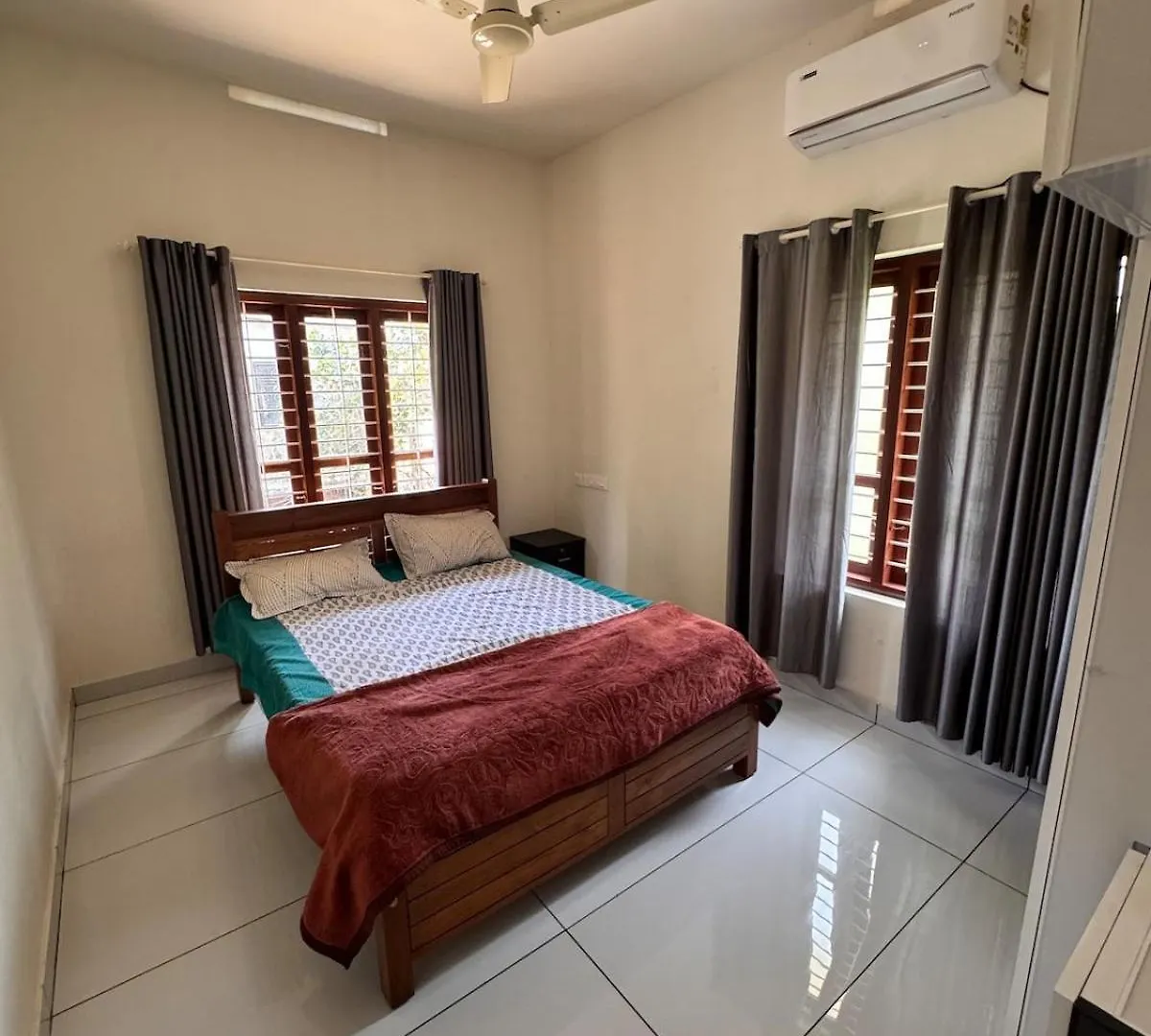 Sree Shivanya Homes 트리반드룸 아파트